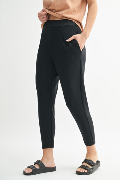 Betty Pleated Scuba 7/8 Tailored Pant