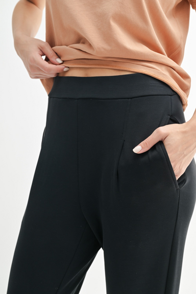 Betty Pleated Scuba 7/8 Tailored Pant