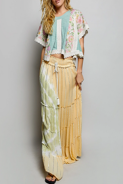 Overjoyed Contrast Floral Eyelet Trim Crop Top