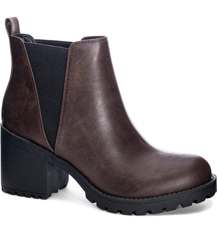 Lisbon Chelsea Boots