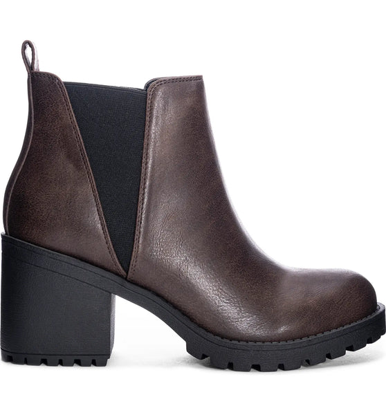 Lisbon Chelsea Boots